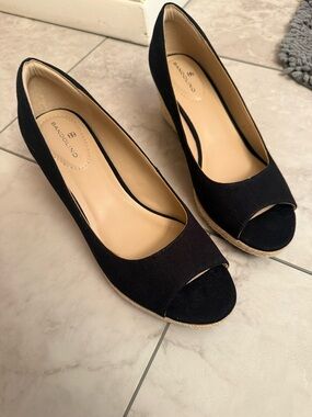 Bandolino Black Open-Toe Wedge Heels